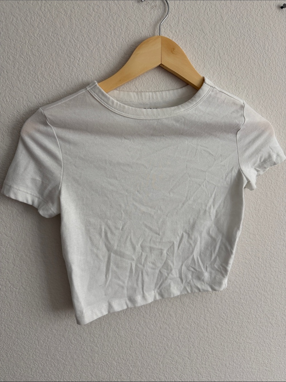 Wild Fable- Classic White Women's Crewneck Crop Tee- NWOT